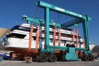 Travel Lift Lifts 480 t "Corona" Out of the Sea