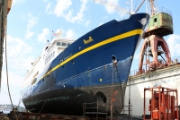 Cruise Ship Monet Sails into Large Dock
